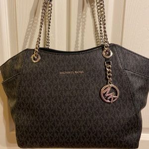 Micheal Kors purse